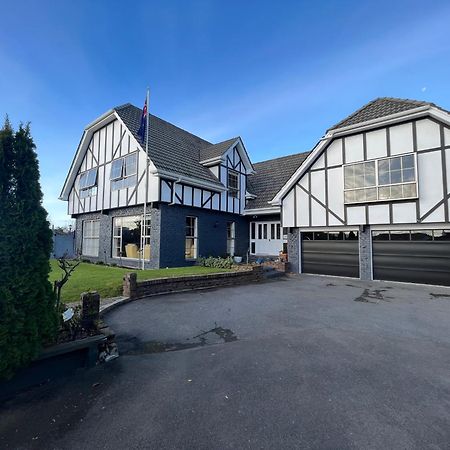 Tudor Manor Bed & Breakfast Paraparaumu Bagian luar foto