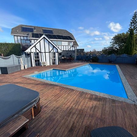 Tudor Manor Bed & Breakfast Paraparaumu Bagian luar foto