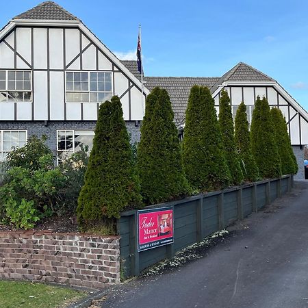 Tudor Manor Bed & Breakfast Paraparaumu Bagian luar foto