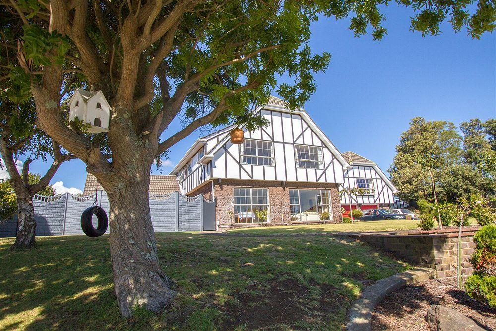 Tudor Manor Bed & Breakfast Paraparaumu Bagian luar foto