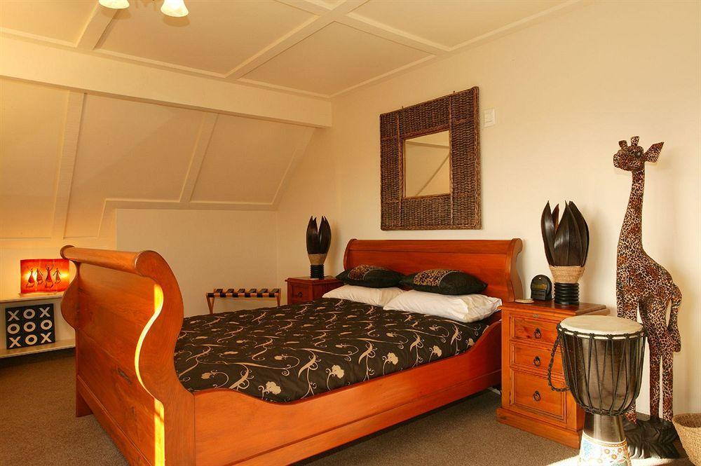 Tudor Manor Bed & Breakfast Paraparaumu Bagian luar foto