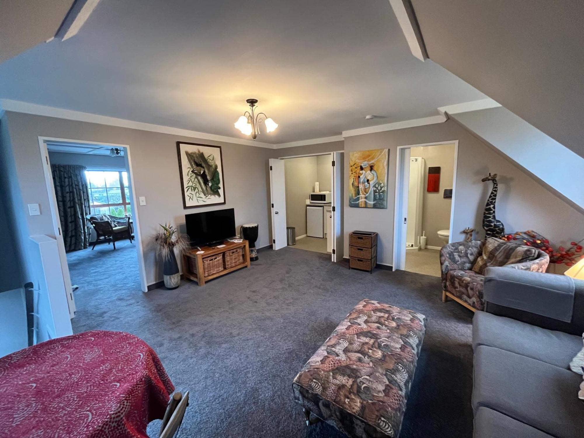 Tudor Manor Bed & Breakfast Paraparaumu Bagian luar foto