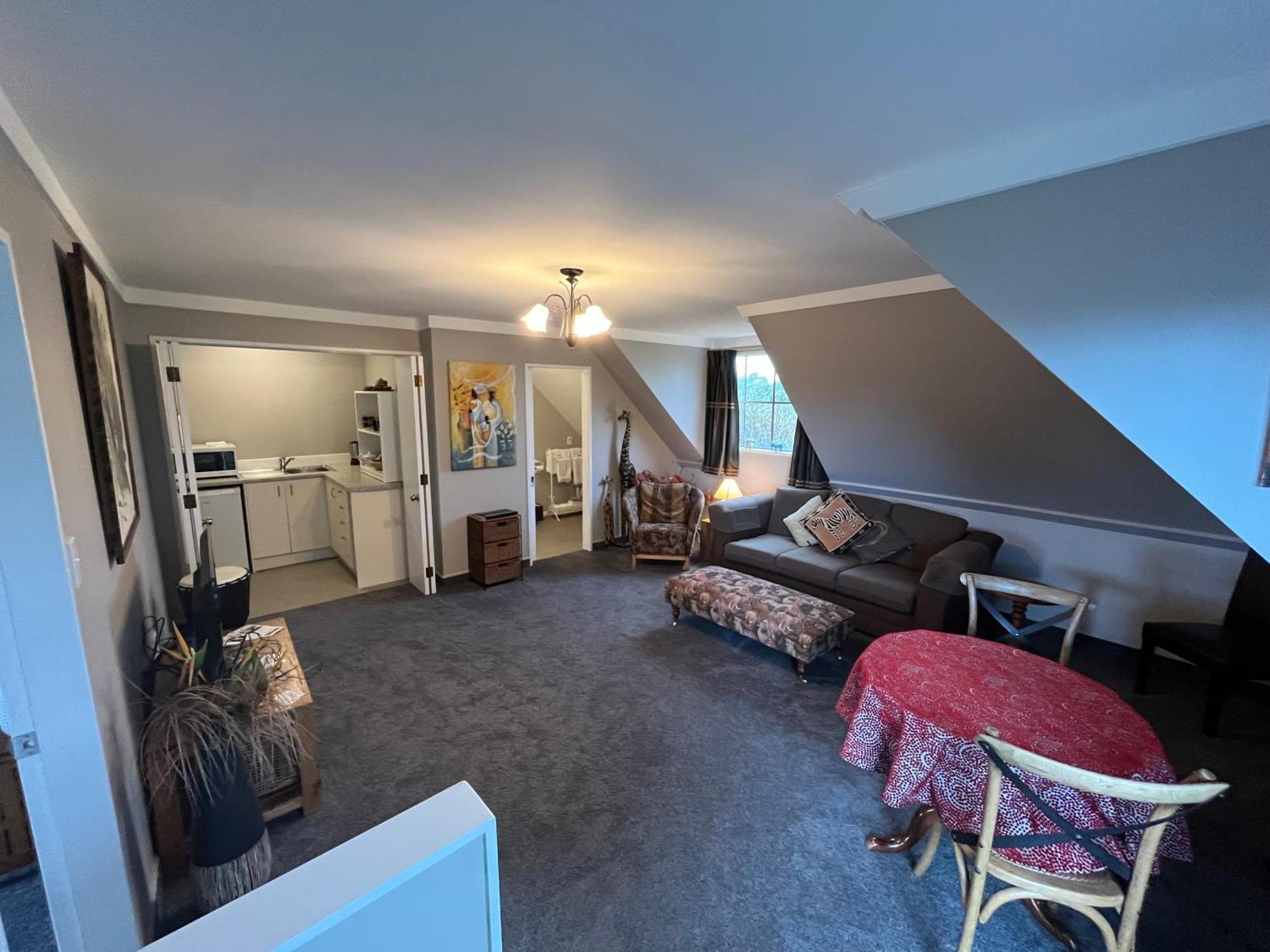 Tudor Manor Bed & Breakfast Paraparaumu Bagian luar foto