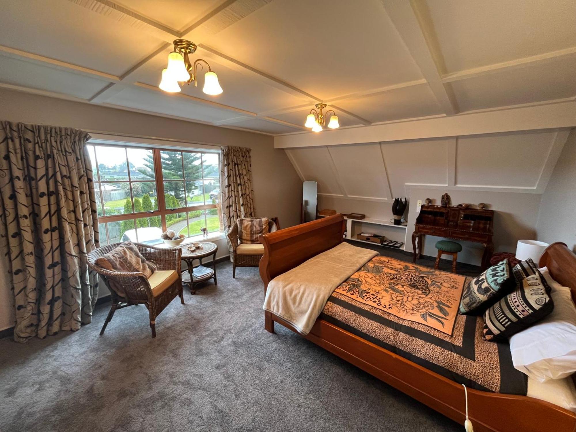 Tudor Manor Bed & Breakfast Paraparaumu Bagian luar foto