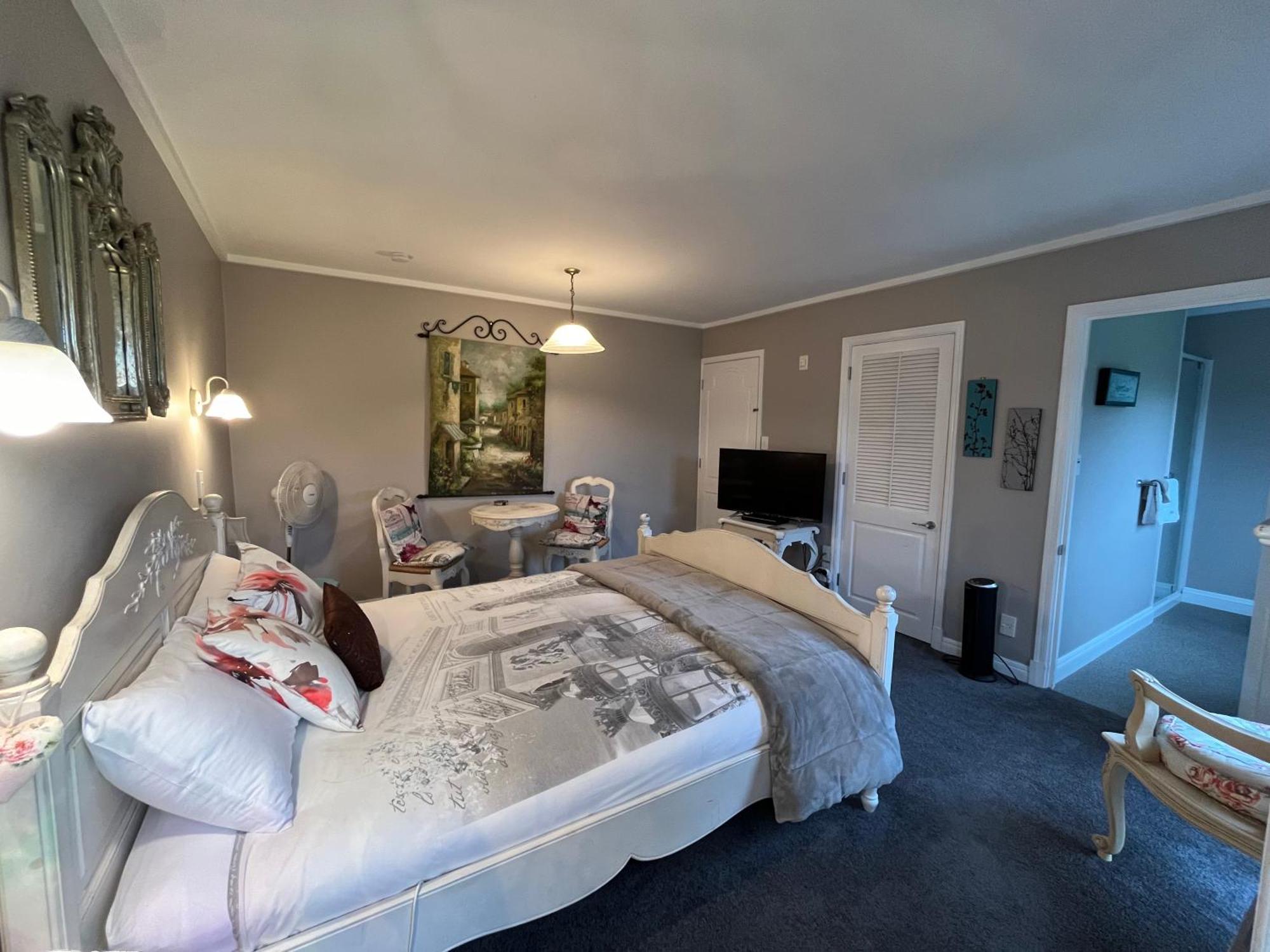 Tudor Manor Bed & Breakfast Paraparaumu Bagian luar foto