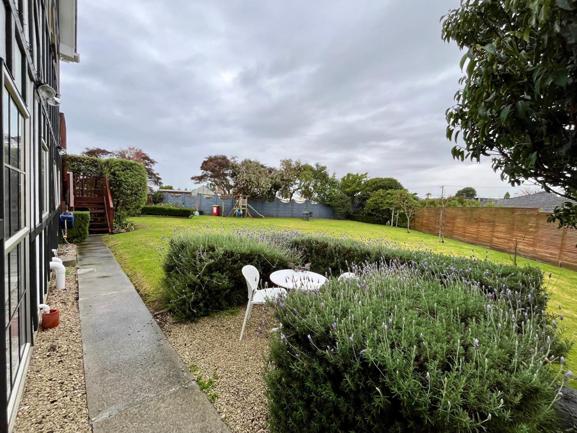 Tudor Manor Bed & Breakfast Paraparaumu Bagian luar foto