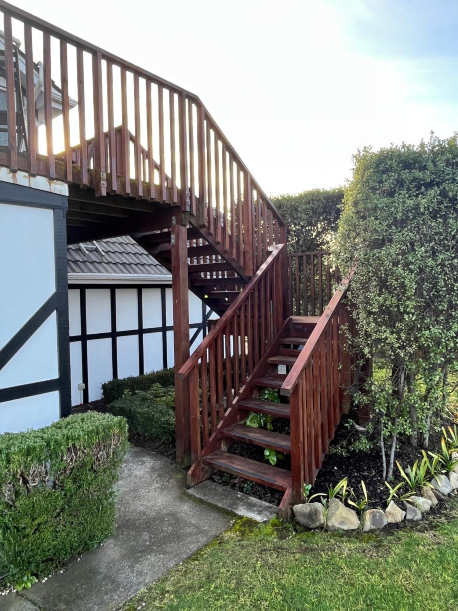 Tudor Manor Bed & Breakfast Paraparaumu Bagian luar foto