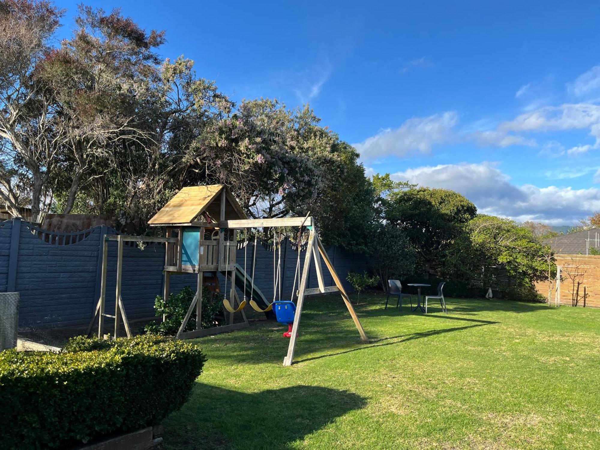 Tudor Manor Bed & Breakfast Paraparaumu Bagian luar foto