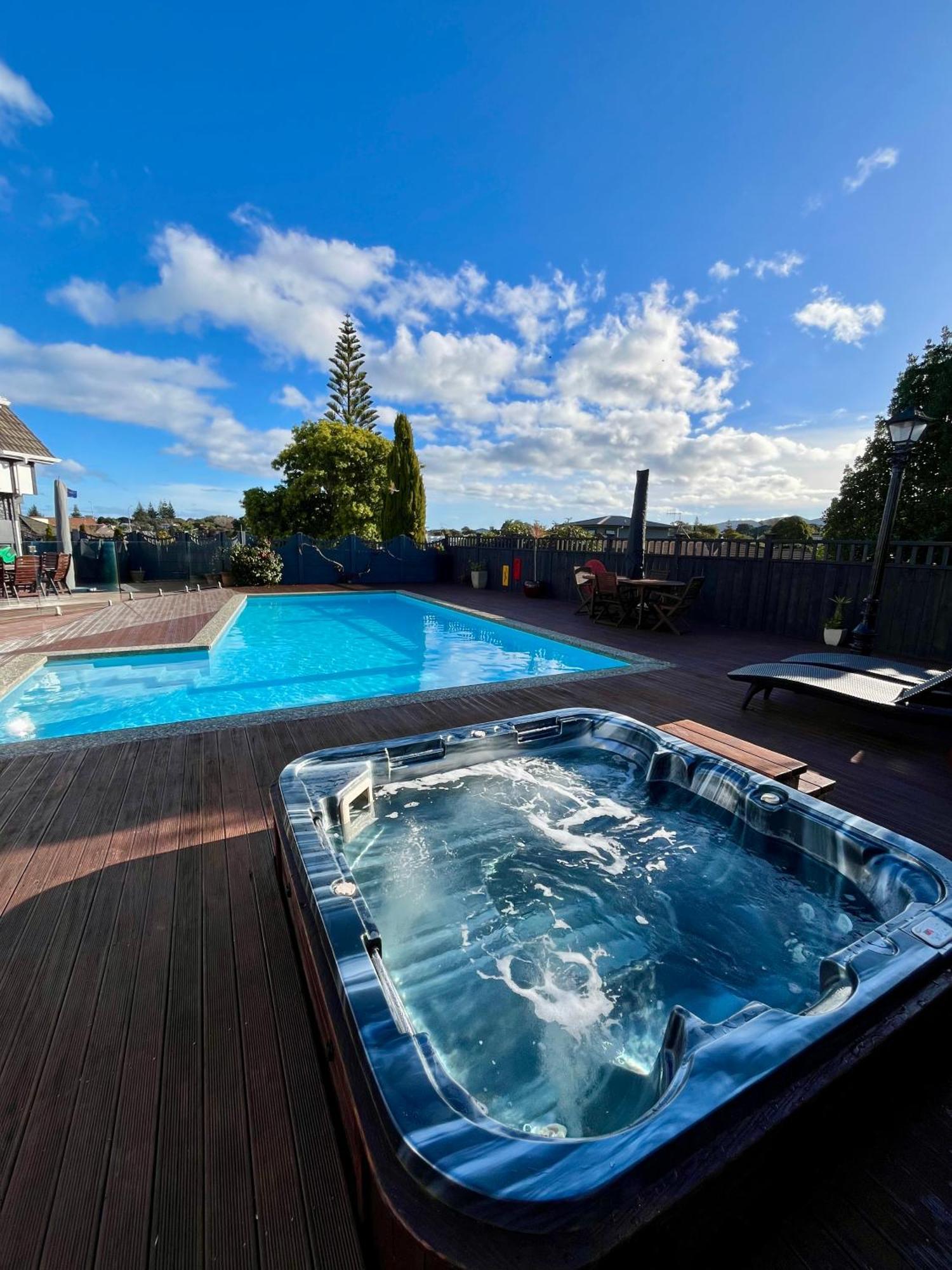 Tudor Manor Bed & Breakfast Paraparaumu Bagian luar foto