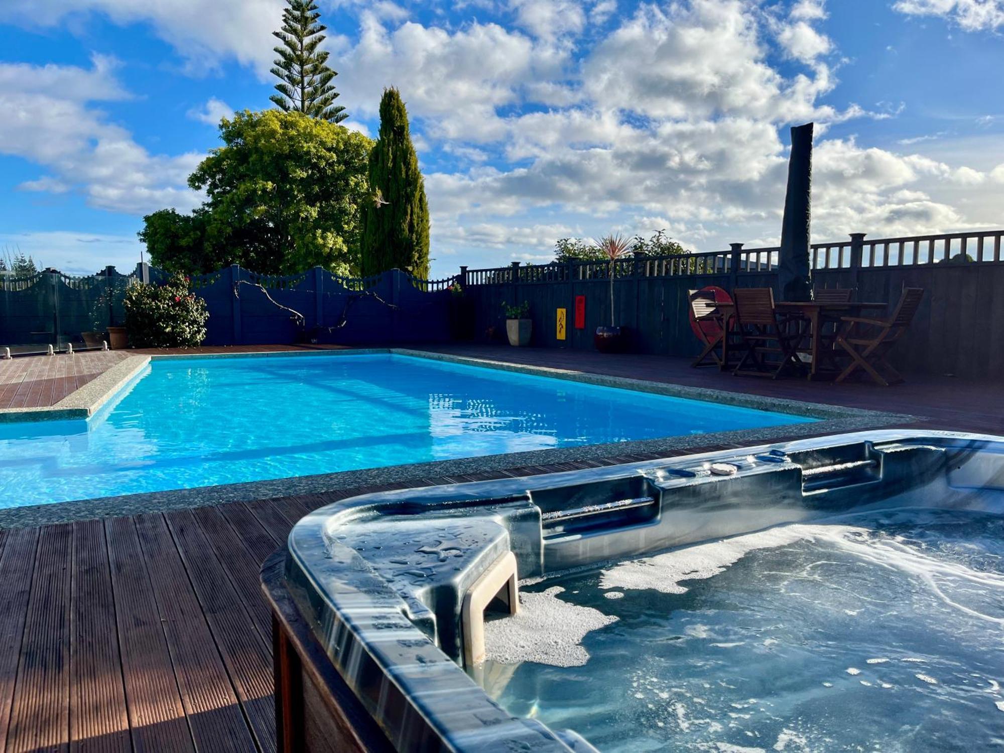 Tudor Manor Bed & Breakfast Paraparaumu Bagian luar foto