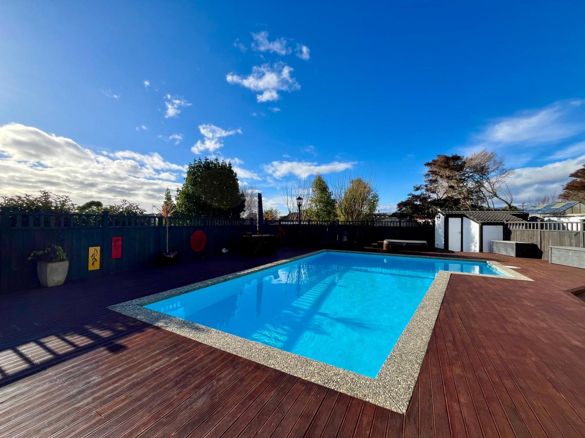 Tudor Manor Bed & Breakfast Paraparaumu Bagian luar foto
