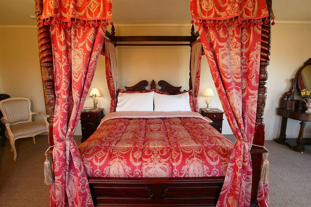 Tudor Manor Bed & Breakfast Paraparaumu Bagian luar foto