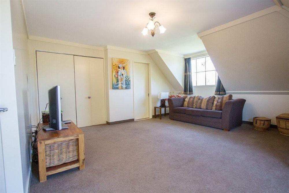 Tudor Manor Bed & Breakfast Paraparaumu Bagian luar foto