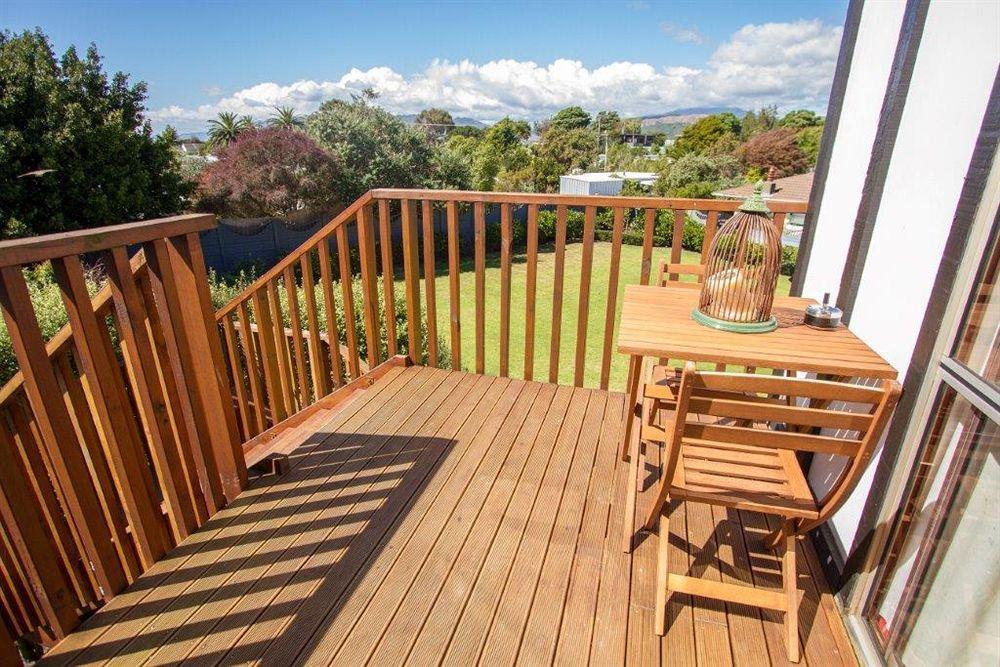 Tudor Manor Bed & Breakfast Paraparaumu Bagian luar foto