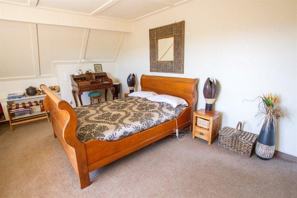Tudor Manor Bed & Breakfast Paraparaumu Bagian luar foto