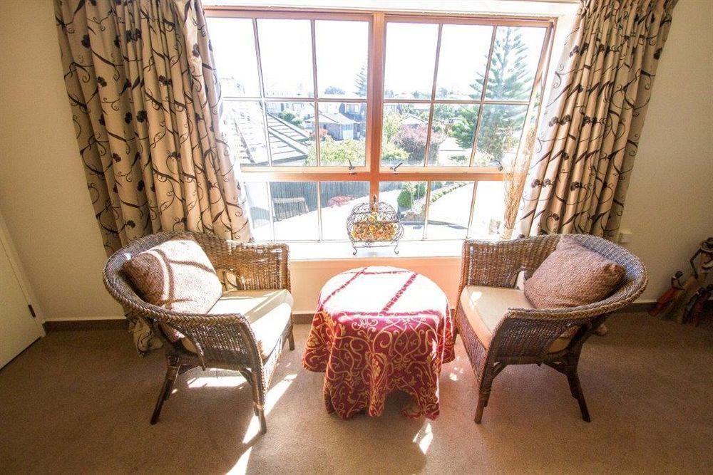 Tudor Manor Bed & Breakfast Paraparaumu Bagian luar foto