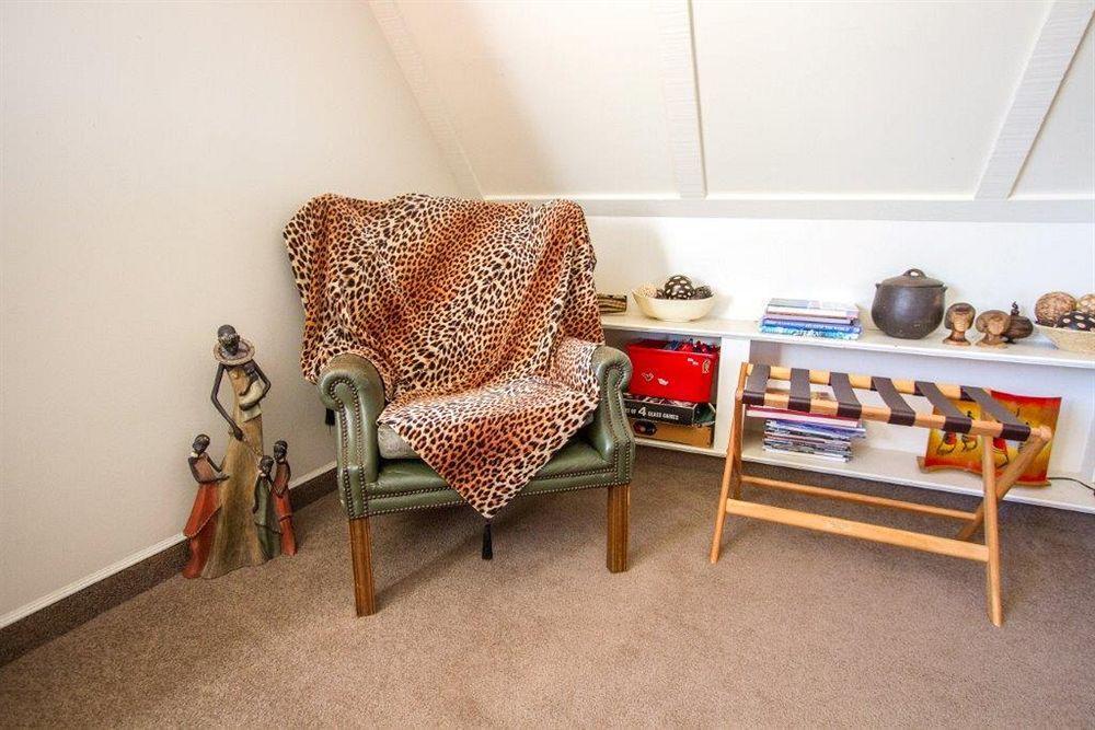 Tudor Manor Bed & Breakfast Paraparaumu Bagian luar foto