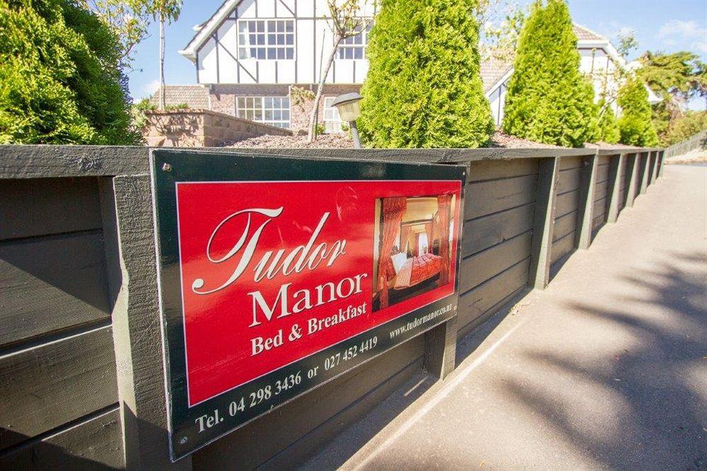 Tudor Manor Bed & Breakfast Paraparaumu Bagian luar foto