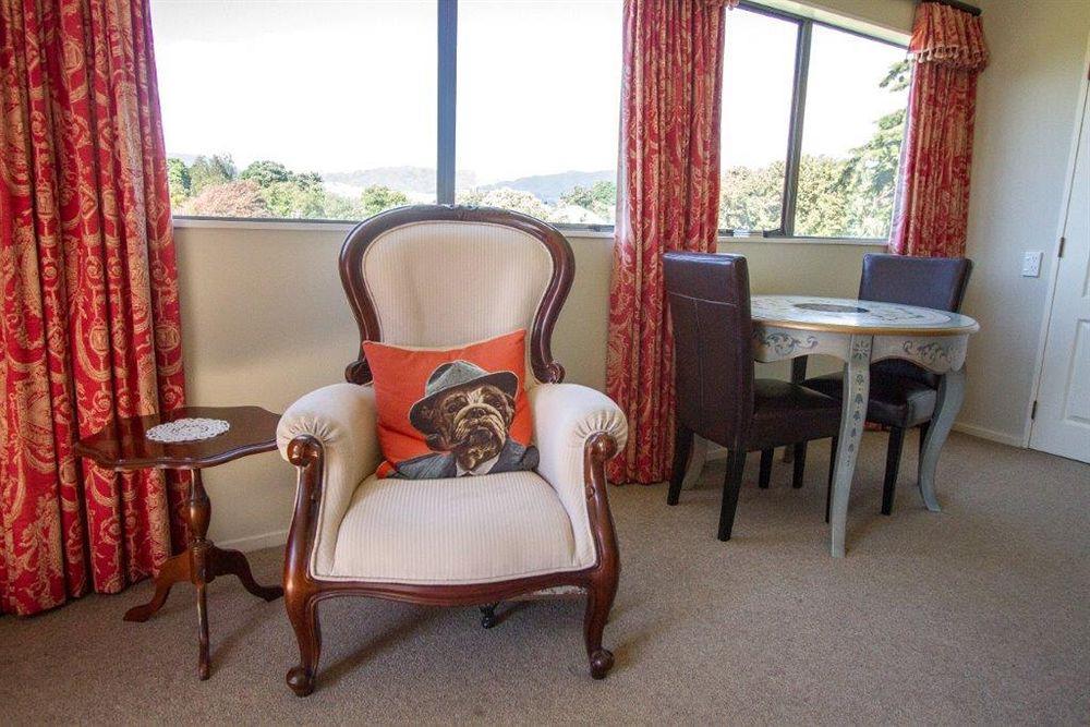 Tudor Manor Bed & Breakfast Paraparaumu Bagian luar foto
