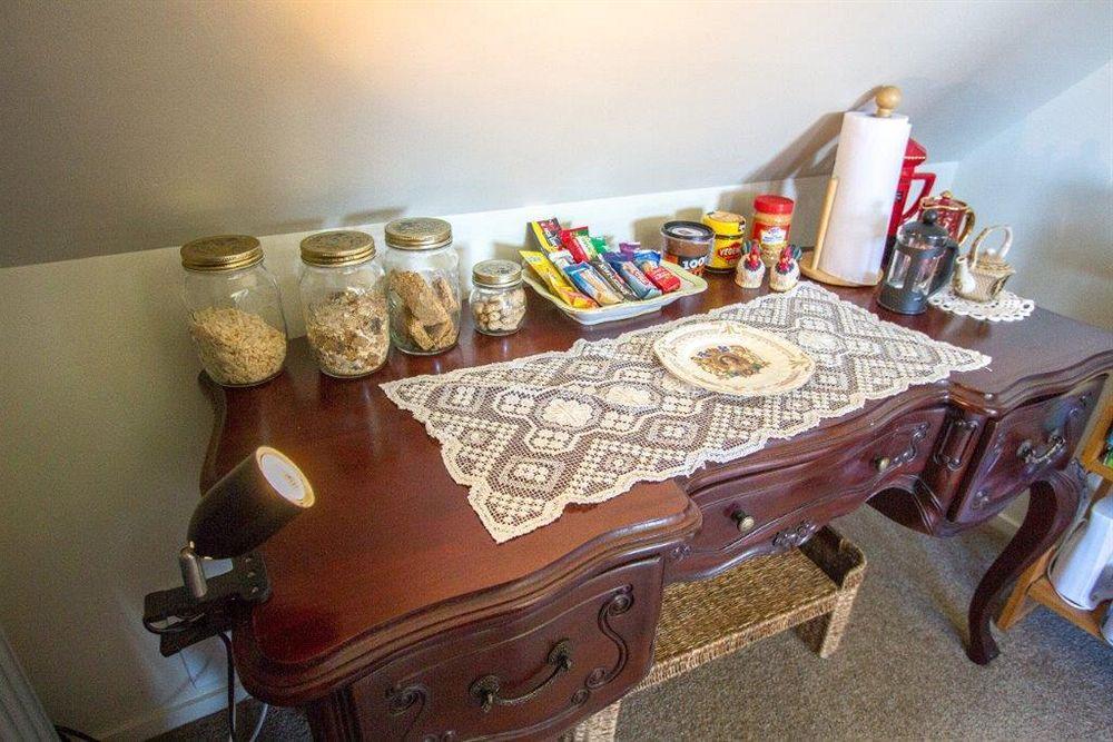 Tudor Manor Bed & Breakfast Paraparaumu Bagian luar foto