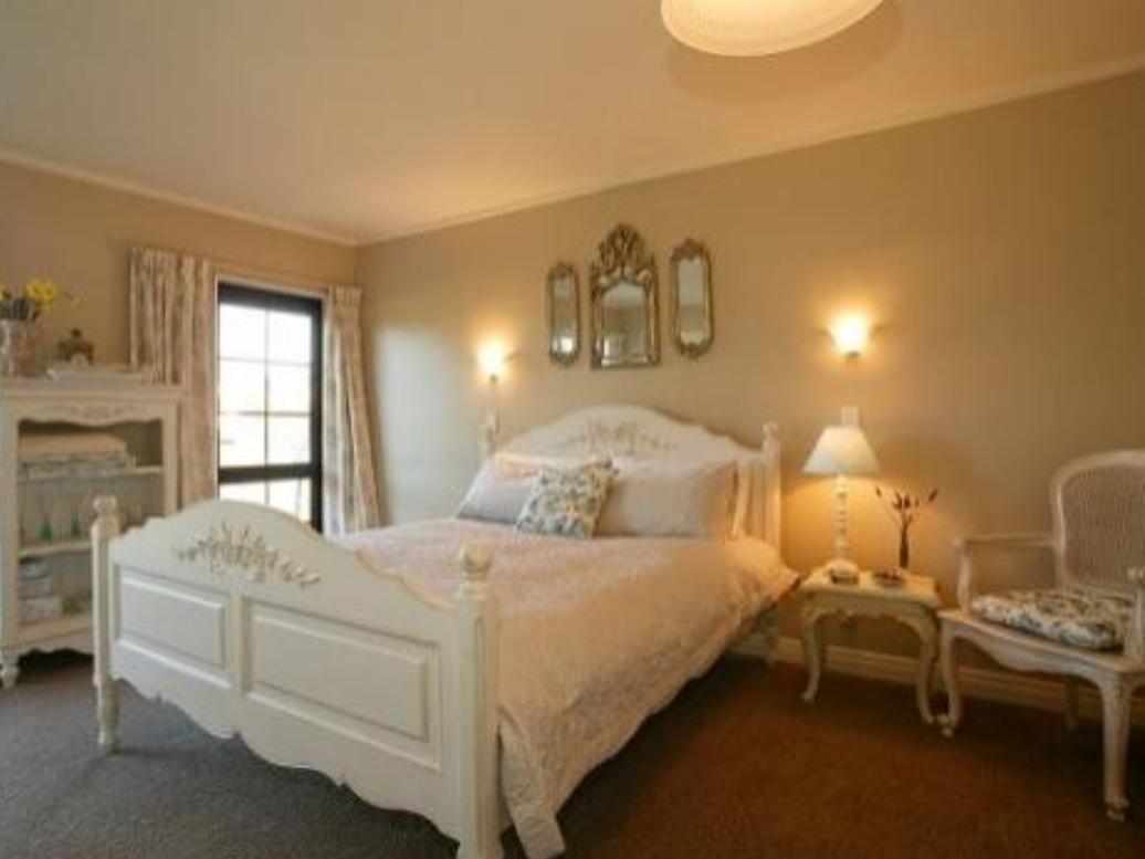 Tudor Manor Bed & Breakfast Paraparaumu Bagian luar foto