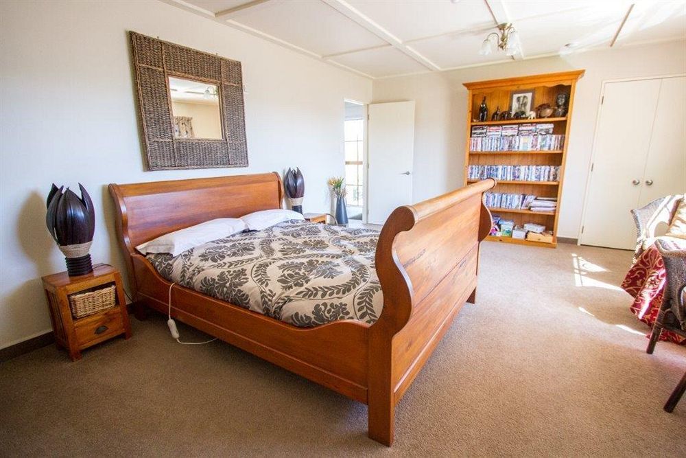 Tudor Manor Bed & Breakfast Paraparaumu Bagian luar foto