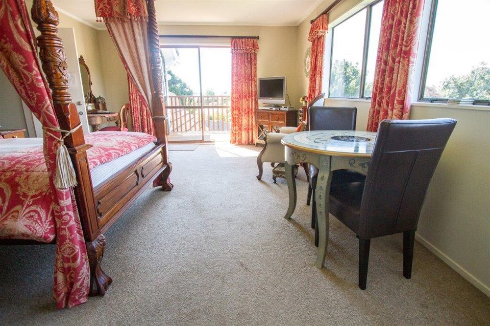 Tudor Manor Bed & Breakfast Paraparaumu Bagian luar foto